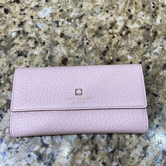 ♠️KATE SPADE pink pebbled leather wallet. - Picture 2 of 12